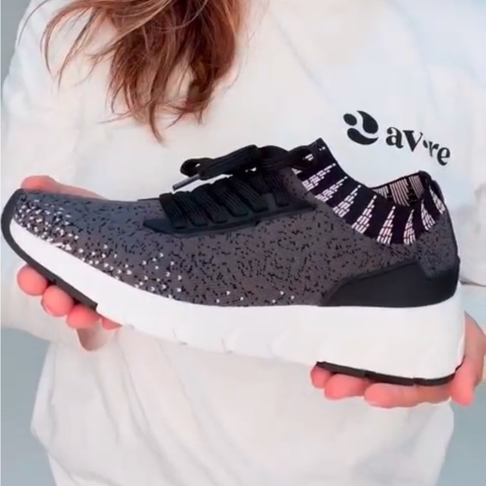 AVRE Swift Icon Jet Black Sneakers
